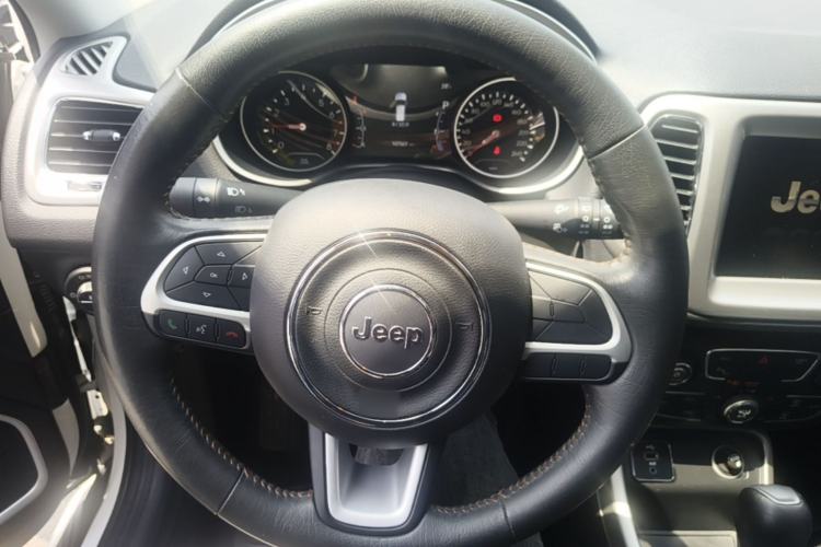 Used Jeep Compass 2017 200T Automatic Family Edition Steering Wheel