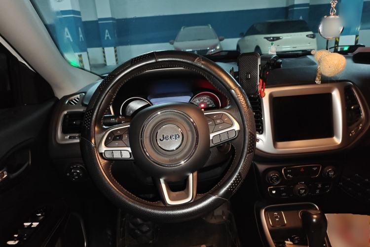 Used Jeep Compass 2017 200T Automatic Family Edition Steering Wheel