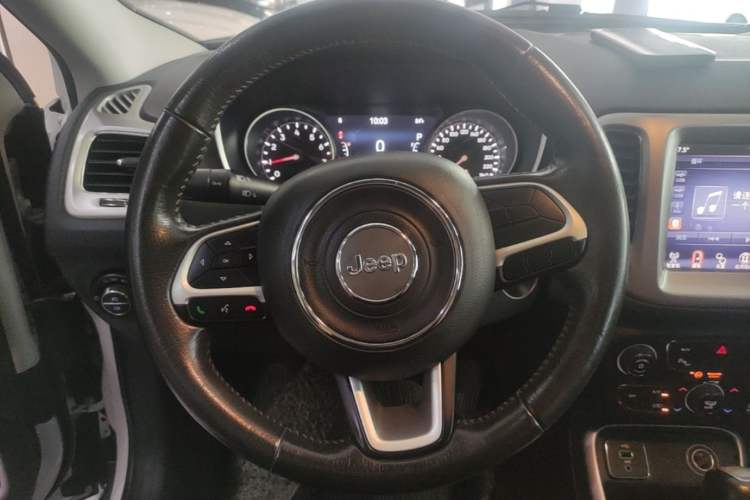 Used Jeep Compass 2017 200T Automatic Family Edition Steering Wheel