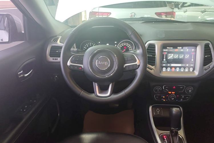Used Jeep Compass 2017 200T Automatic Family Edition Steering Wheel