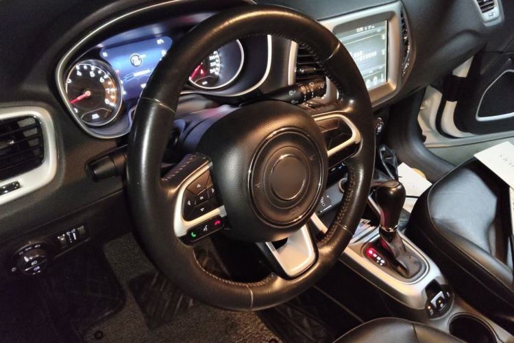 Used Jeep Compass 2017 200T Automatic Family Edition Steering Wheel