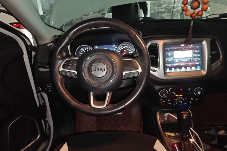 Used Jeep Compass 2017 200T Automatic Family Edition Steering Wheel
