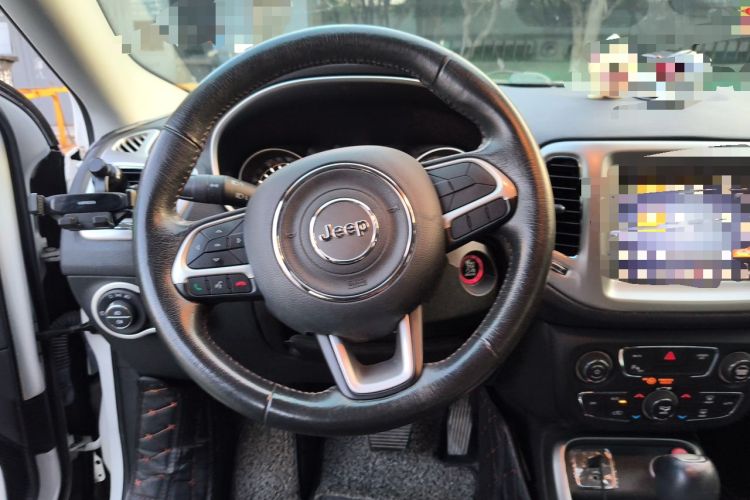 Used Jeep Compass 2017 200T Automatic Family Edition Steering Wheel