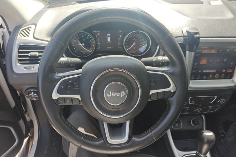 Used Jeep Compass 2017 200T Automatic Family Edition Steering Wheel