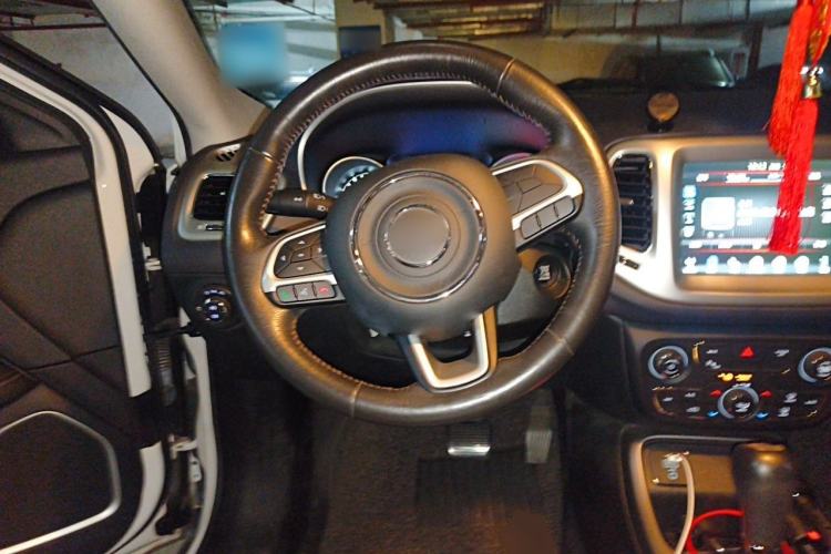 Used Jeep Compass 2017 200T Automatic Family Edition Steering Wheel