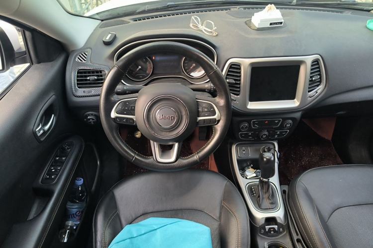Used Jeep Compass 2017 200T Automatic Family Edition Steering Wheel