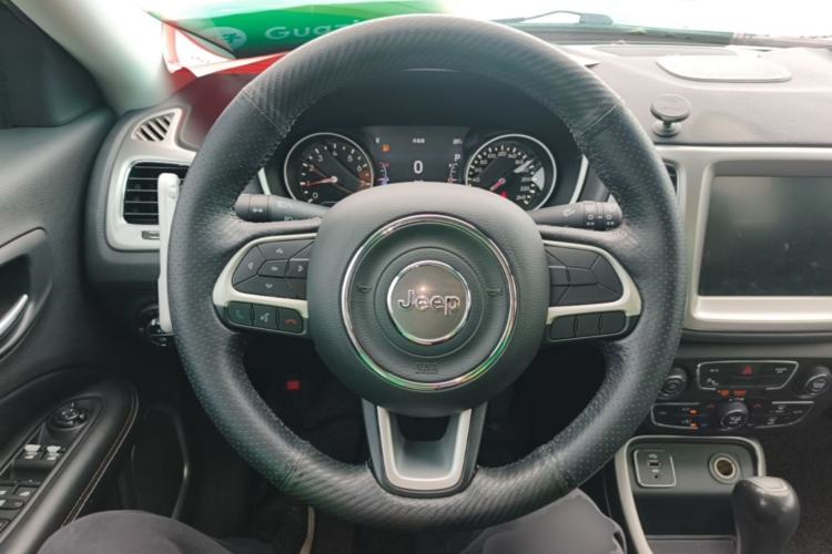 Used Jeep Compass 2017 200T Automatic Family Edition Steering Wheel
