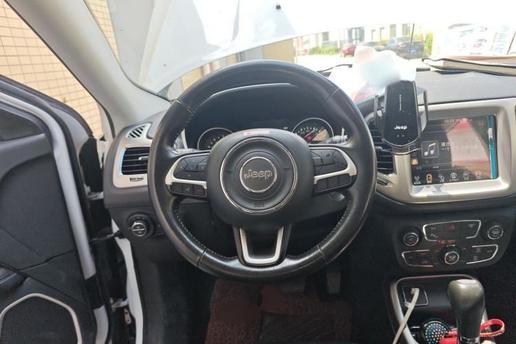 Used Jeep Compass 2017 200T Automatic Family Edition Steering Wheel