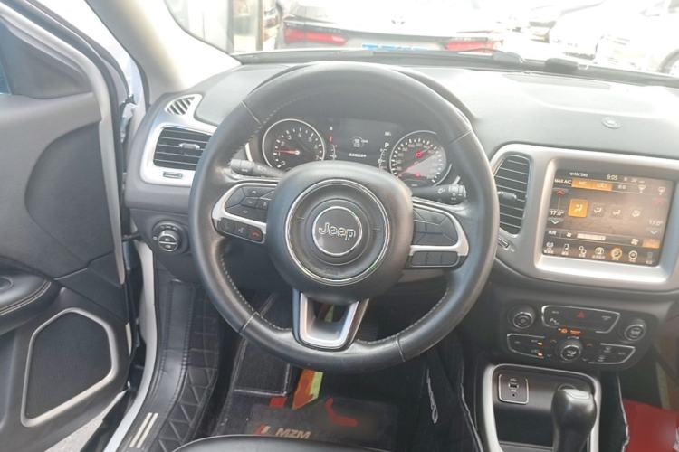 Used Jeep Compass 2017 200T Automatic Family Edition Steering Wheel