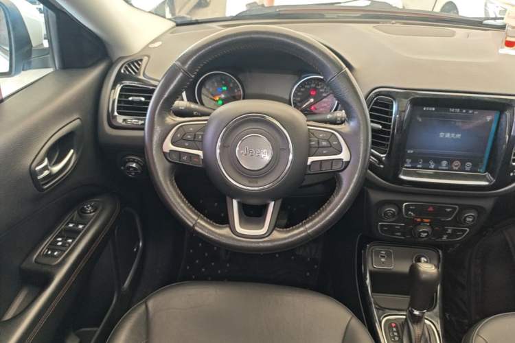 Used Jeep Compass 2017 200T Automatic Prestige Edition Steering Wheel