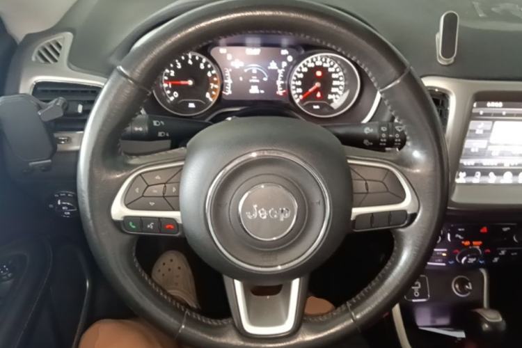 Used Jeep Compass 2017 200T Automatic Family Edition Steering Wheel