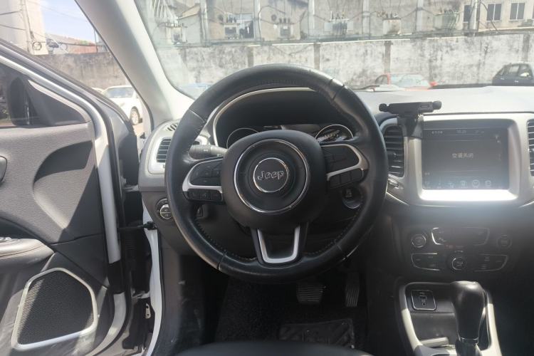 Used Jeep Compass 2017 200T Automatic Family Edition Steering Wheel