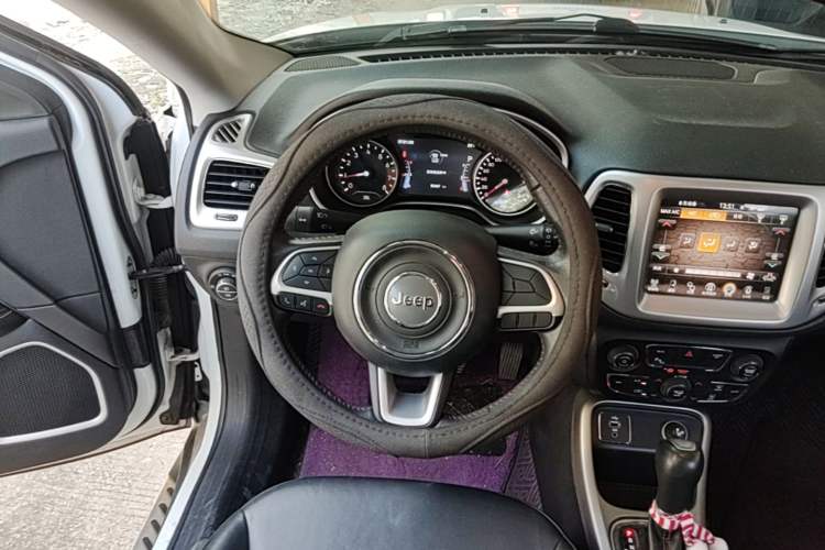 Used Jeep Compass 2017 200T Automatic Family Edition Steering Wheel