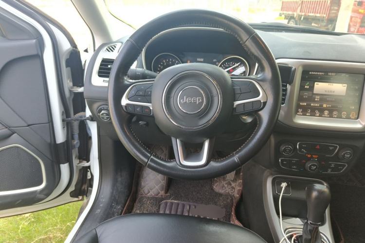 Used Jeep Compass 2017 200T Automatic Family Edition Steering Wheel