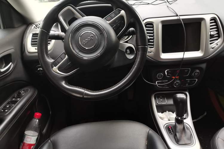 Used Jeep Compass 2017 200T Automatic Family Edition Steering Wheel
