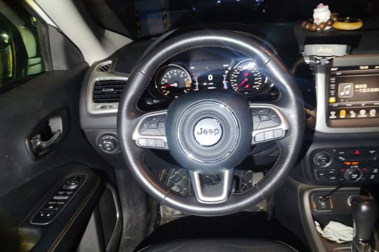 Used Jeep Compass 2017 200T Automatic Family Edition Steering Wheel
