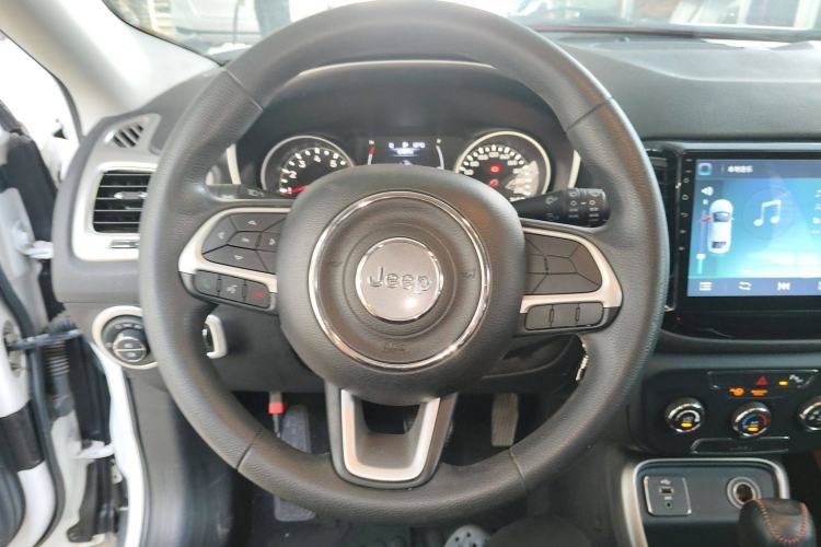 Used Jeep Compass 2017 200T Automatic Comfort Edition Steering Wheel