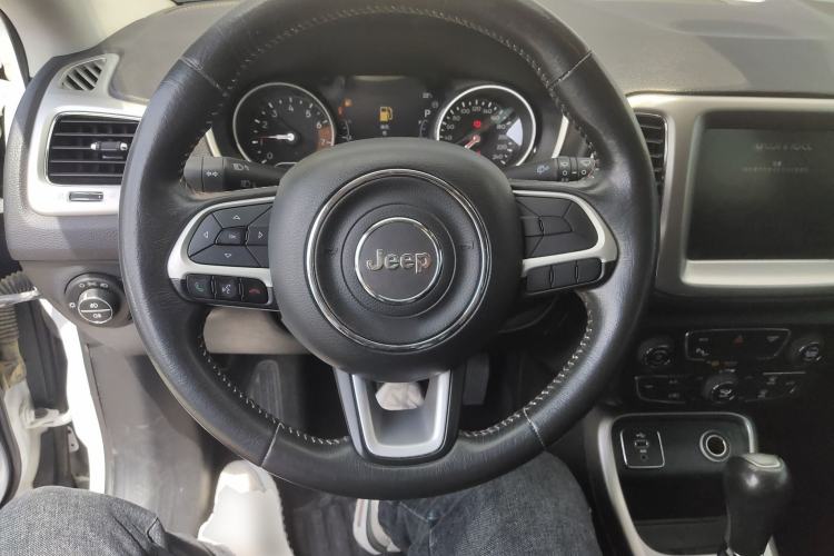 Used Jeep Compass 2017 200T Automatic Family Edition Steering Wheel