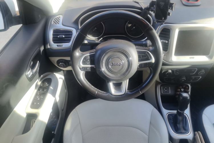 Used Jeep Compass 2017 200T Automatic Family Edition Steering Wheel