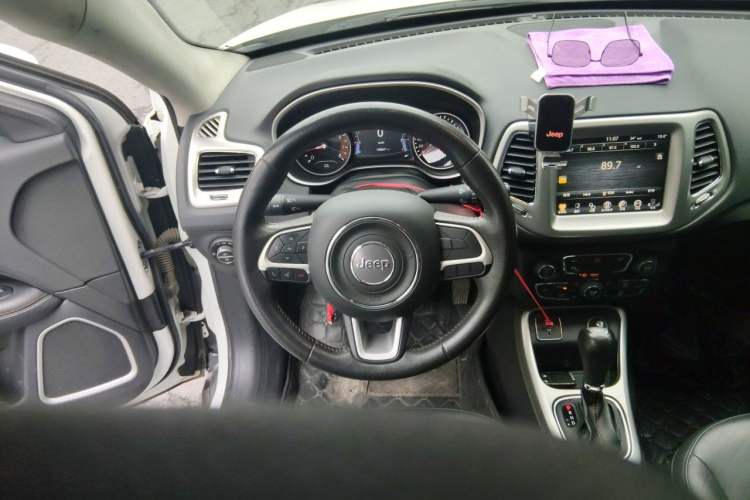Used Jeep Compass 2017 200T Automatic Family Edition Steering Wheel