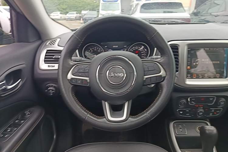 Used Jeep Compass 2017 200T Automatic Family Edition Steering Wheel