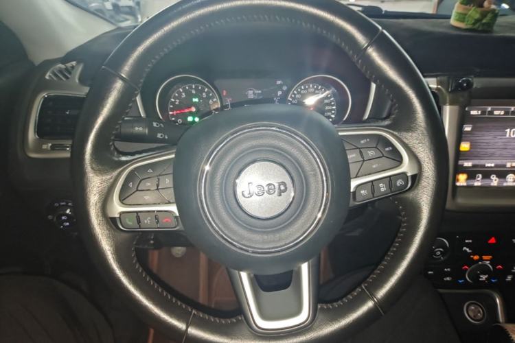 Used Jeep Compass 2017 200T Automatic Family Edition Steering Wheel