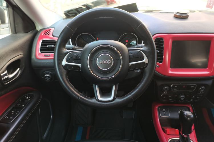 Used Jeep Compass 2017 200T Automatic Family Edition Steering Wheel