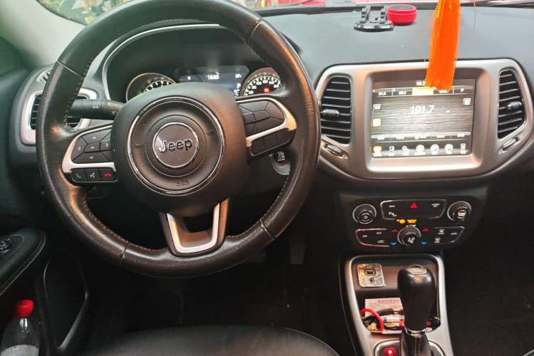 Used Jeep Compass 2017 200T Automatic Family Edition Steering Wheel