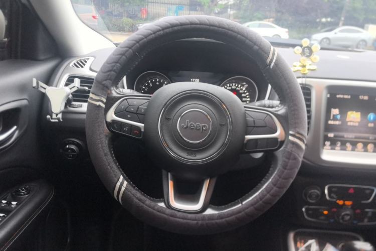 Used Jeep Compass 2017 200T Automatic Family Edition Steering Wheel
