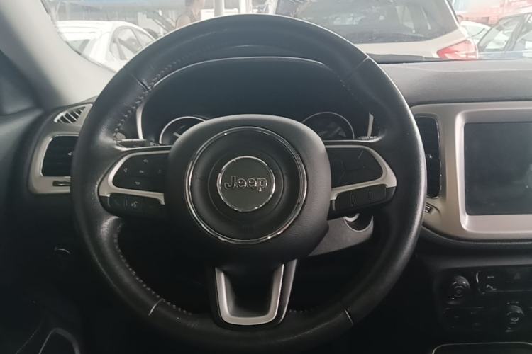 Used Jeep Compass 2017 200T Automatic Family Edition Steering Wheel