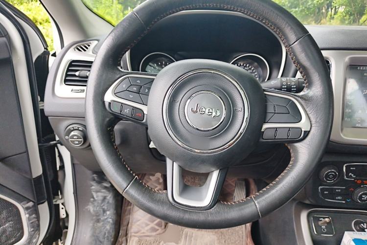 Used Jeep Compass 2017 200T Automatic Family Edition Steering Wheel