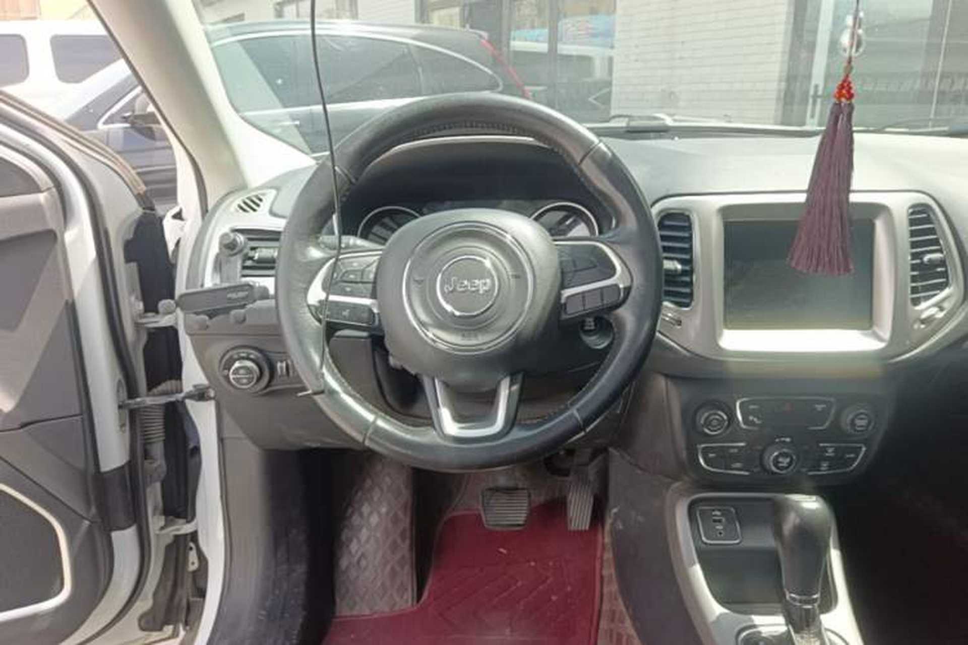 Used Jeep Compass 2017 200T Automatic Family Edition Steering Wheel