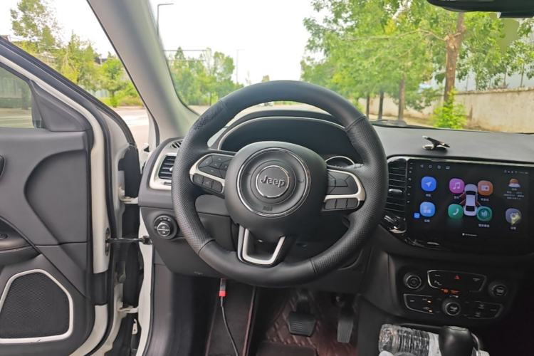 Used Jeep Compass 2017 200T Automatic Family Edition Steering Wheel