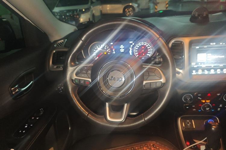 Used Jeep Compass 2017 200T Automatic Family Edition Steering Wheel