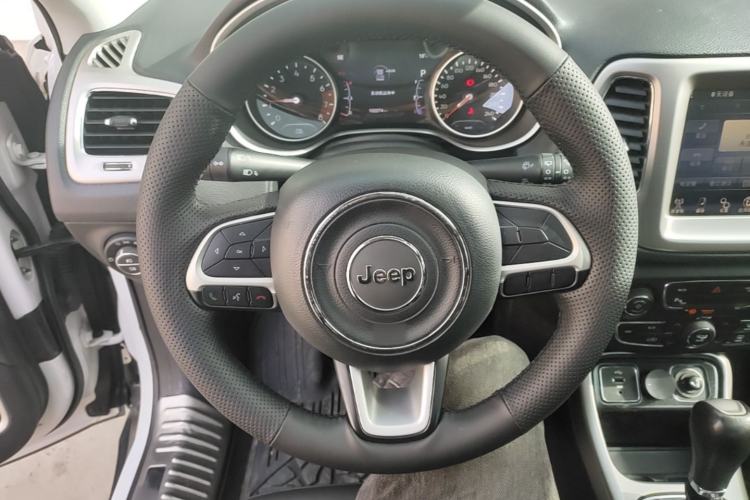 Used Jeep Compass 2017 200T Automatic Family Edition Steering Wheel