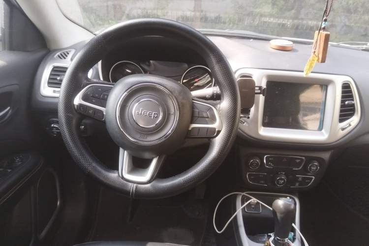 Used Jeep Compass 2017 200T Automatic Family Edition Steering Wheel