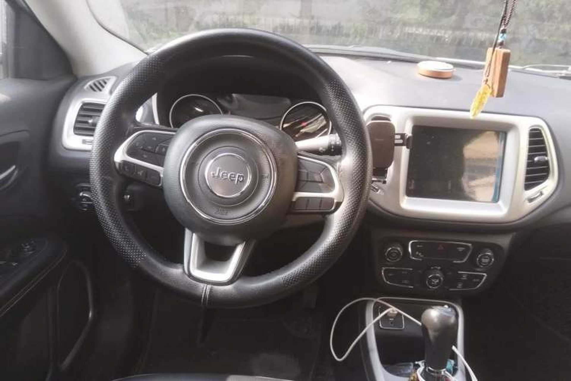 Used Jeep Compass 2017 200T Automatic Family Edition Steering Wheel