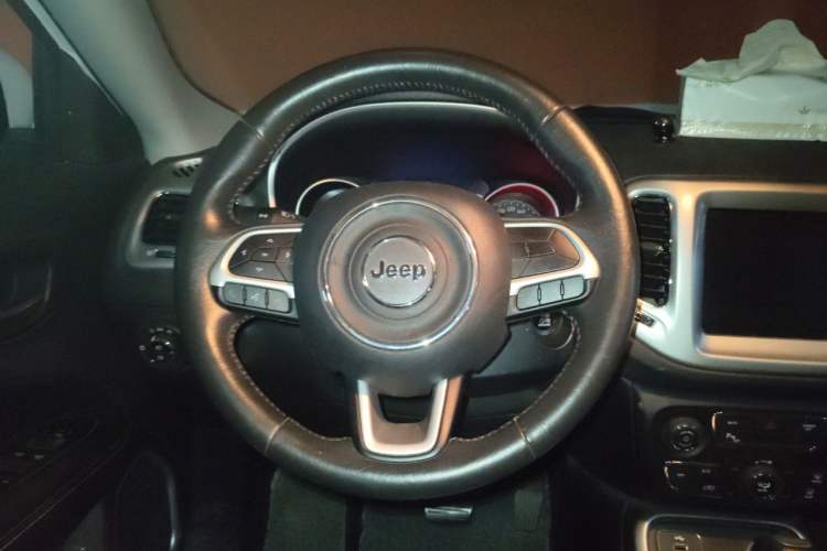 Used Jeep Compass 2017 200T Automatic Family Edition Steering Wheel