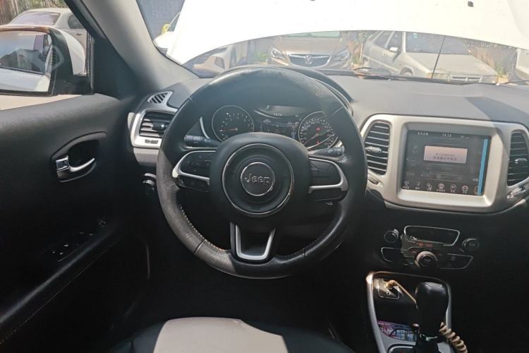 Used Jeep Compass 2017 200T Automatic Family Edition Steering Wheel
