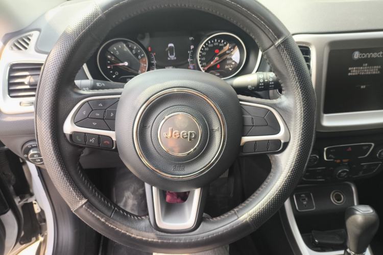 Used Jeep Compass 2017 200T Automatic Family Edition Steering Wheel