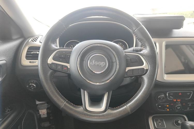 Used Jeep Compass 2017 200T Automatic Family Edition Steering Wheel