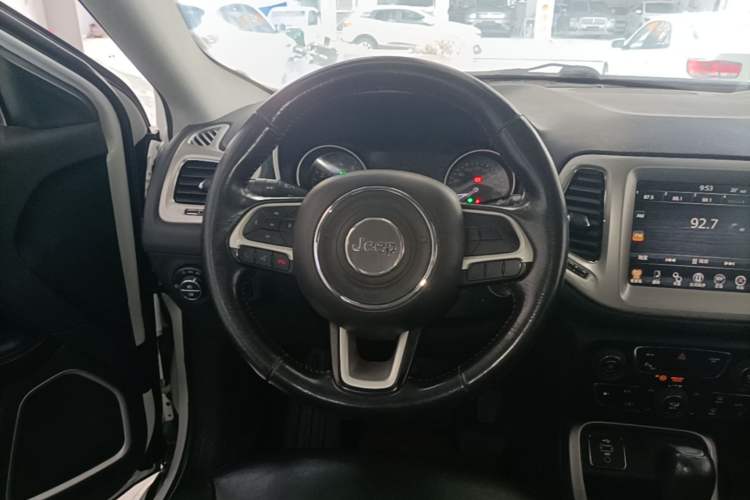 Used Jeep Compass 2017 200T Automatic Family Edition Steering Wheel