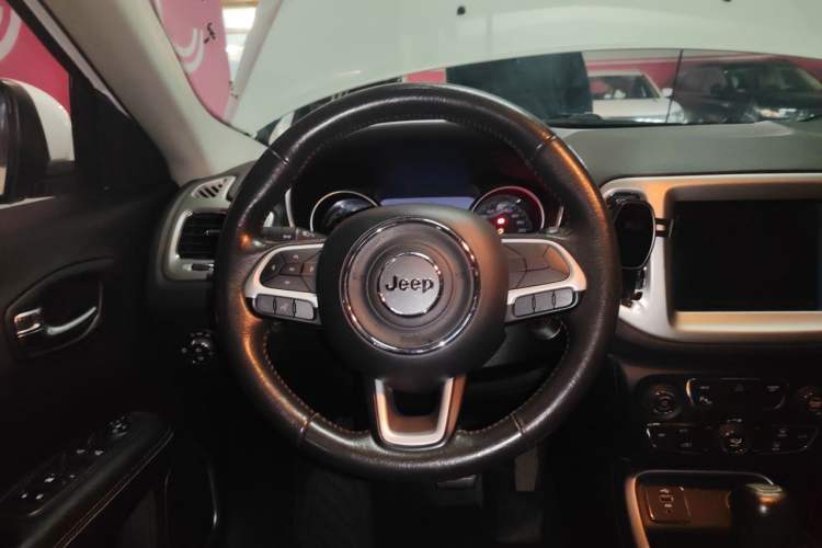 Used Jeep Compass 2017 200T Automatic Family Edition Steering Wheel