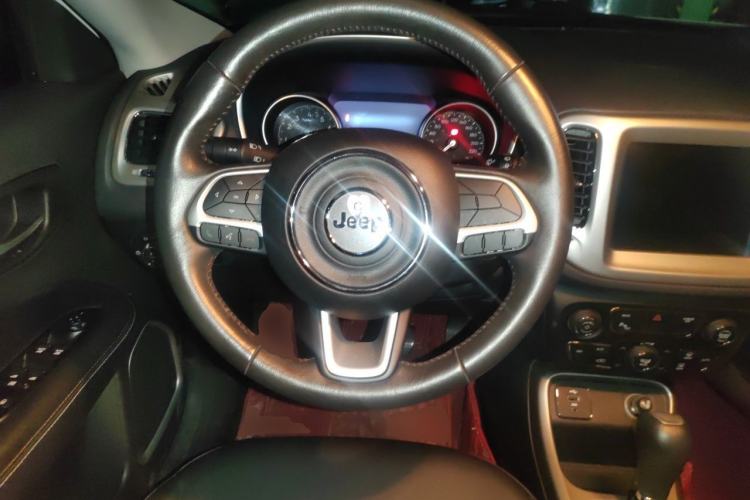 Used Jeep Compass 2017 200T Automatic Family Edition Steering Wheel