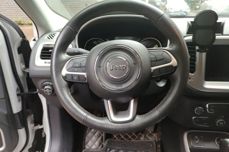 Used Jeep Compass 2017 200T Automatic Family Edition Steering Wheel