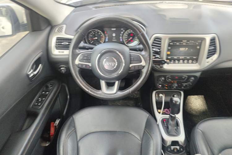 Used Jeep Compass 2017 200T Automatic Family Edition Steering Wheel