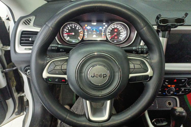 Used Jeep Compass 2017 200T Automatic Family Edition Steering Wheel