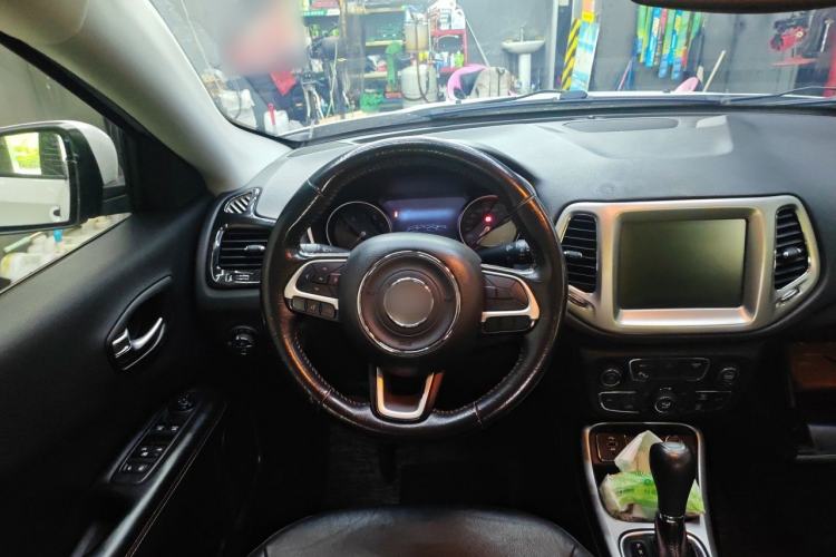 Used Jeep Compass 2017 200T Automatic Family Edition Steering Wheel