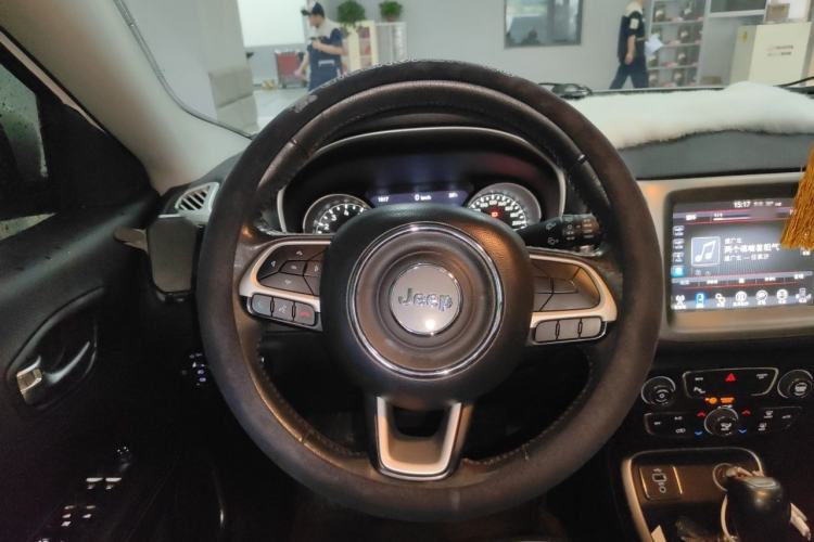 Used Jeep Compass 2017 200T Automatic Family Edition Steering Wheel