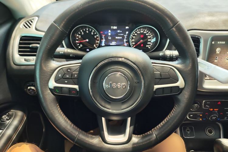 Used Jeep Compass 2017 200T Automatic Family Edition Steering Wheel